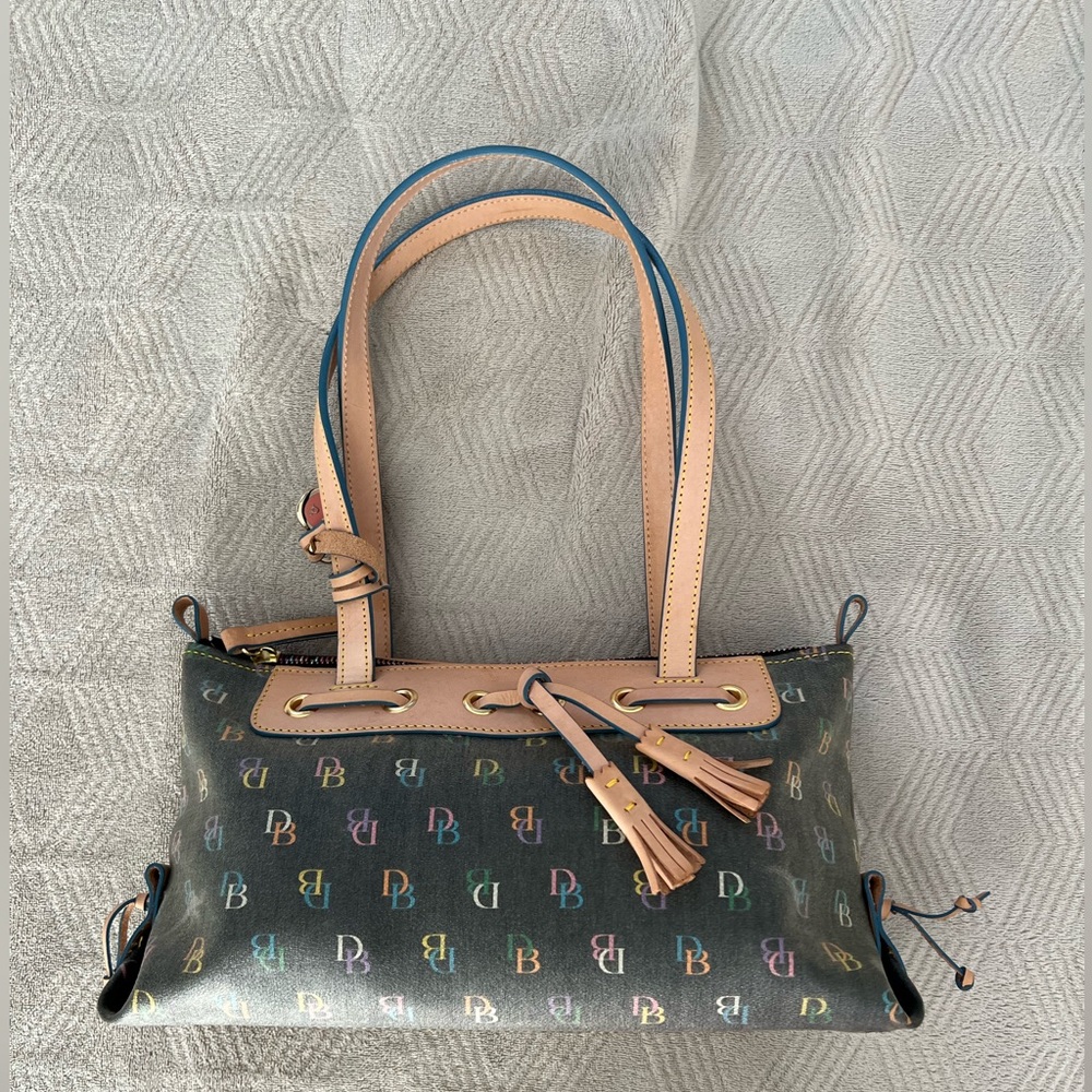Vintage dooney and bourke logo handbang with rainbow zipper